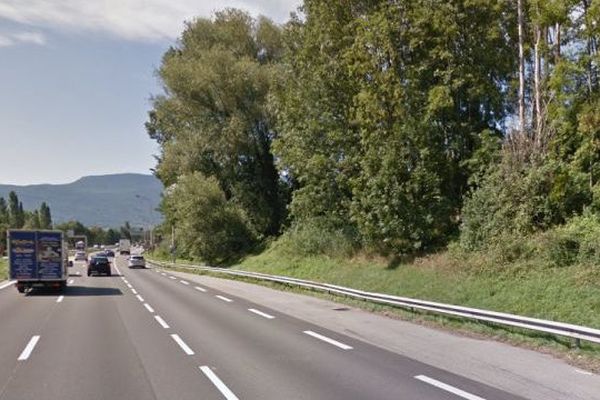 La bande d'arrêt d'urgence à la sortie du Tunnel des Monts 