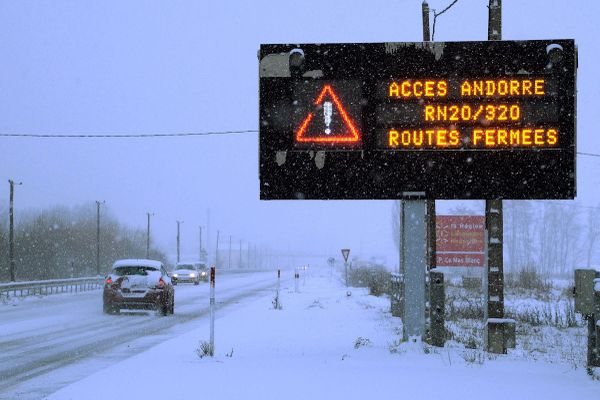 L'objectif est de protéger la circulation des chutes de pierres et des avalanches qui paralysent régulièrement le trafic routier.