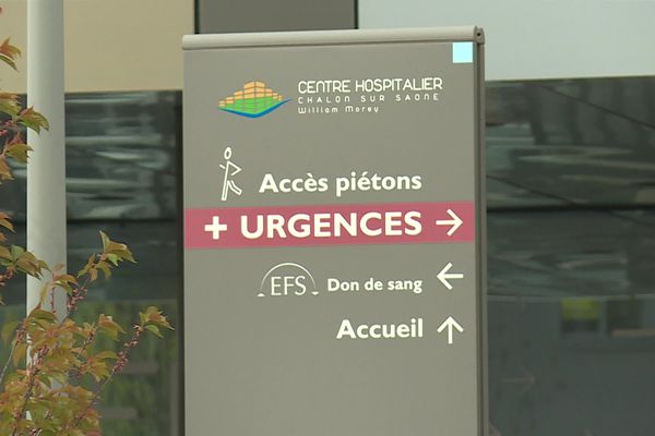 Aux urgences de l'hôpital de Chalon-sur-Saône, l'afflux de patient représente plus de 150 personnes par jour.