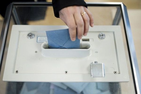 La prochaine élection présidentielle en France se tiendra les dimanches 23 avril et 7 mai 2017