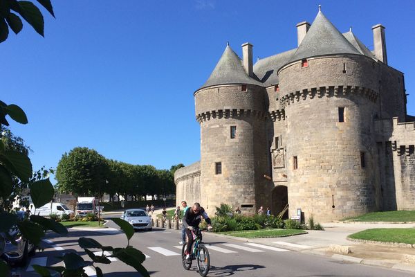 Guérande, une vielle dame qui souffre du poids des années