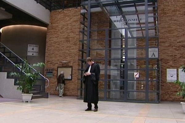 Le hall de la cité judiciaire à Dijon