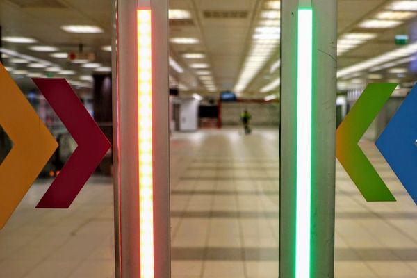 Une vue de la station de métro Gare Lille-Flandre, déserte.