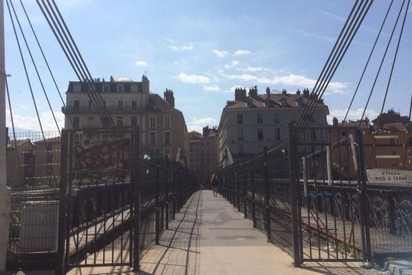 La passerelle Saint-Laurent reste ouverte aux piétons jusqu'en octobre