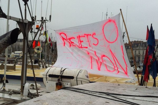 Les marins pêcheurs veulent bloquer le Vieux Port de La Rochelle.