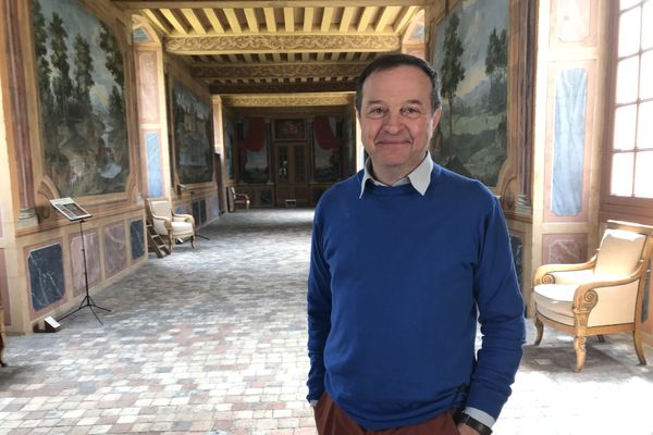 Géraud de Laffon, propriétaire du château de Gizeux dans la galerie des châteaux