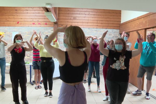 Atelier dans lors de la formation au BAFA sur le site de la Ligue de l'enseignement de Normandie à Tailleville