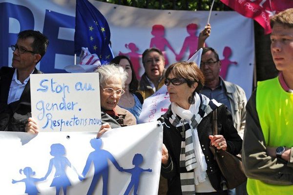 Manifestants contre la journée de la jupe à Nantes au printemps dernier.