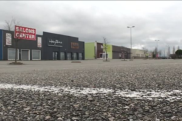 Un parking désert sur le plateau des couleures à Valence ce dimanche 06 janvier 2019