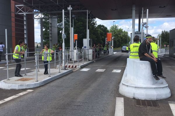 Samedi 22 juin, dès 6 heures du matin, des Gilets jaunes se sont mobilisés au péage de Thiers, dans le Puy-de-Dôme.