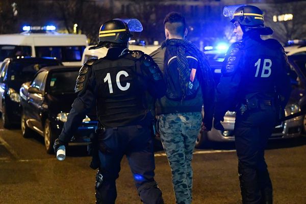 Six interpellations en marge de la manifestation de soutien à Théo à Nantes le 8 février 2017