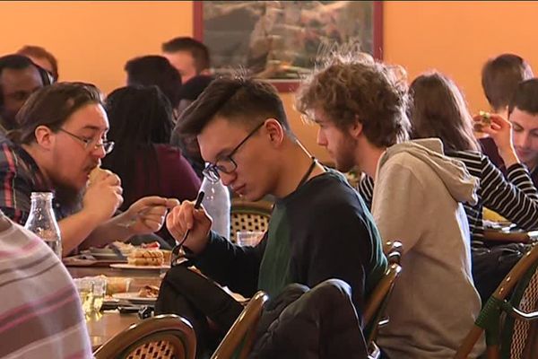 Le resto U accueille quatre fois moins d'étudiants les midis qu'à sa période la plus faste.