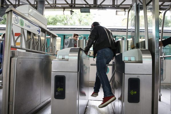 Le taux de fraude est estimé à 5 % en semaine sur le réseau RATP contre 15% sur le reseau de bus Paris petite couronne. (Illustration)