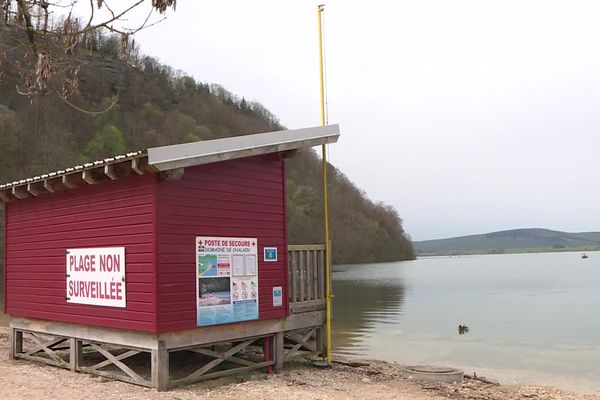 Cet été, les plages du lac de Chalain ne retrouveront pas leur envergure des dernières années