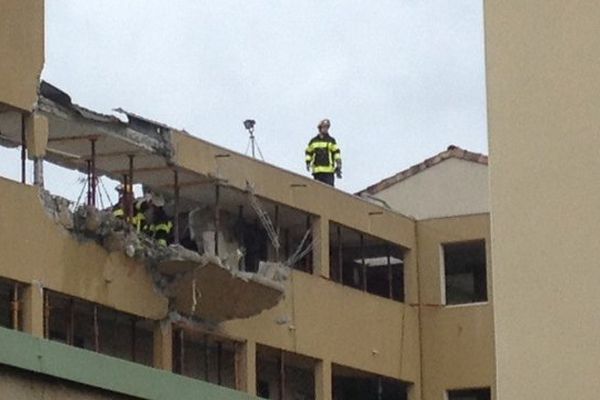 Une personne est toujours portée disparue après l'explosion de l'immeuble à Pont-Saint-Esprit - 17 avril 2015