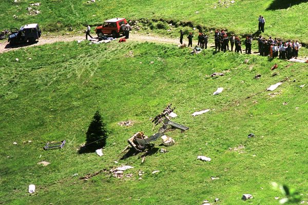 Le 1er juillet 1999, dans les Haute-Alpes, la cabine du téléphérique de l'observatoire du Pic de Bure se décroche et cause la mort de vingt personnes.