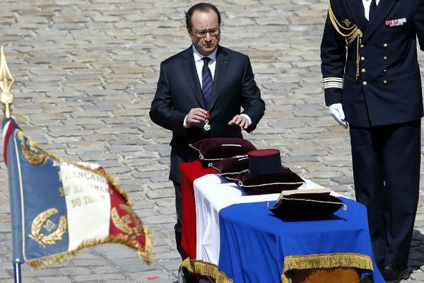 François Hollande lors de l'hommage aux 3 soldats ce mercredi.