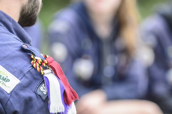 Un ancien responsable scout de Roubaix a été condamné à 18 mois de prison avec sursis probatoire de deux ans pour avoir agressé sexuellement trois adolescentes de 14 à 18 ans.