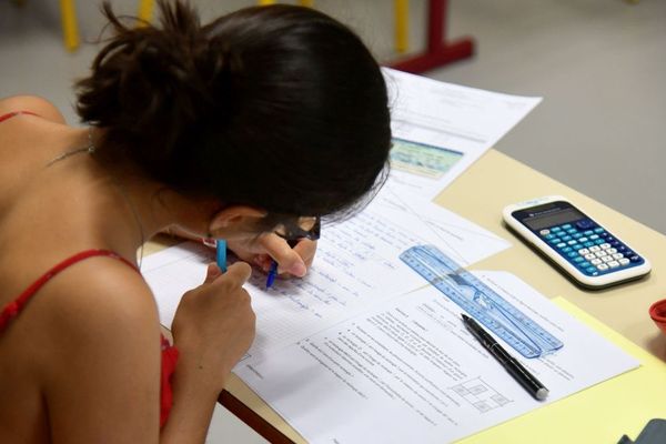 Les collégiens passent leur brevet des collèges malgré la canicule