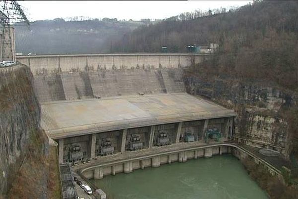 Le barrage de Génissiat dans l'Ain.