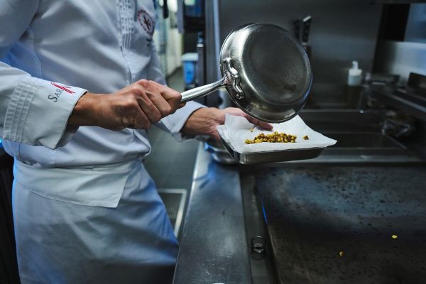 La cérémonie des étoiles du guide Michelin s'est déroulée lundi 18 mars en Centre-Val-de-Loire, à Tours.