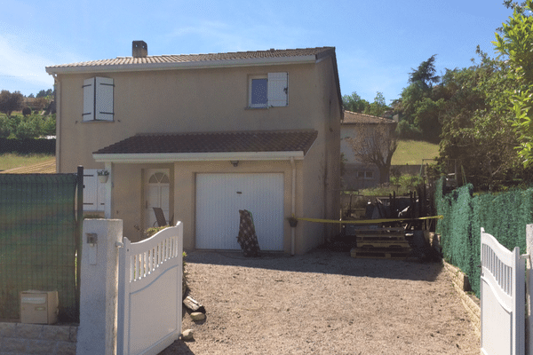 Trois bouteilles de gaz se trouvaient à l'intérieur du cabanon de jardin selon les gendarmes de Haute-Loire. 