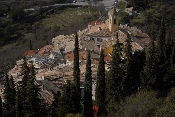 Découvrez ou redécouvrez Sainte-Agnès et les villages perchés du haut-pays mentonnais dans Chroniques Méditerranéennes.