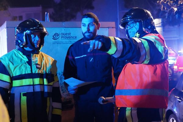 48 pompiers sont intervenus à Port-Saint-Louis du Rhône pour l'incendie d'un immeuble cette nuit de samedi à dimanche 17 novembre