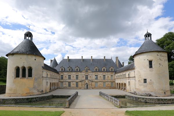 Le château de Bussy-Rabutin est classé monument historique.