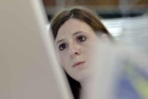 Elodie sur son espace de travail aux Olympiades des métiers de Clermont Ferrand