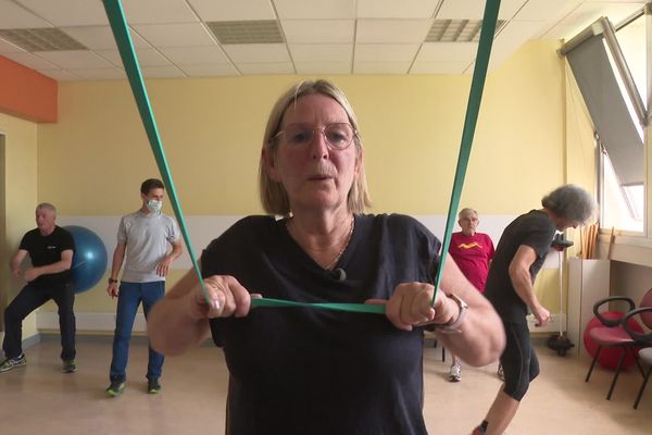 Deux fois par semaine, Susan fait des séances de sport adaptées en prévention des maladies cardiovasculaires - mai 2024