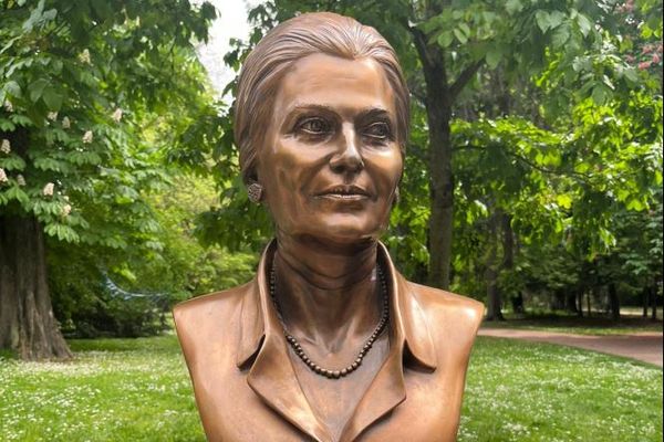 Le buste de Simone Veil à l'Orangerie de Strasbourg.