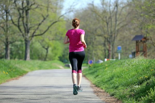 Pour éviter de se sentir en insécurité lors des sorties de courses à pied, deux Normandes ont créé un groupe Facebook pour mettre en relation des femmes qui voudraient courir ensemble.