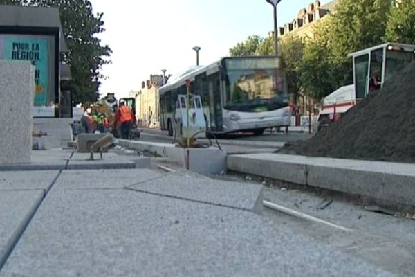 Durant tout l'été, les conducteurs de bus sont restés empêtrés dans les travaux du Cours des 50 Otages