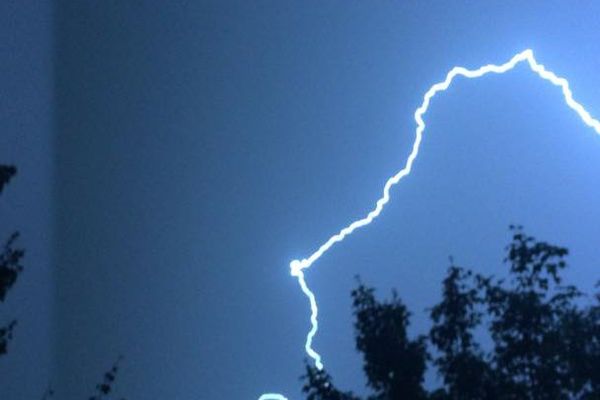 Une internaute nous a envoyé cette photo de l'orage du 12 juin à Grand-Couronne, près de Rouen.