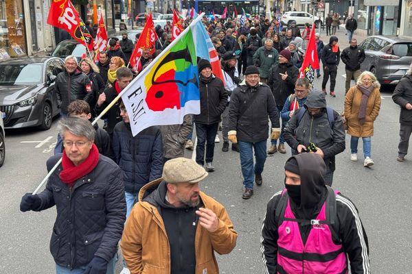 Plus d'une centaines de manifestants se sont réunis dans le centre-ville de Caen, jeudi 12 décembre.