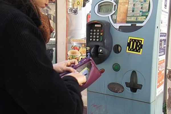 Un prestataire privé gérera le stationnement payant dans les rues de Montpellier à partir de 2018. Fini le PV à 17 euros : les dépassements seront facturés à l'heure. - 22/10/2016