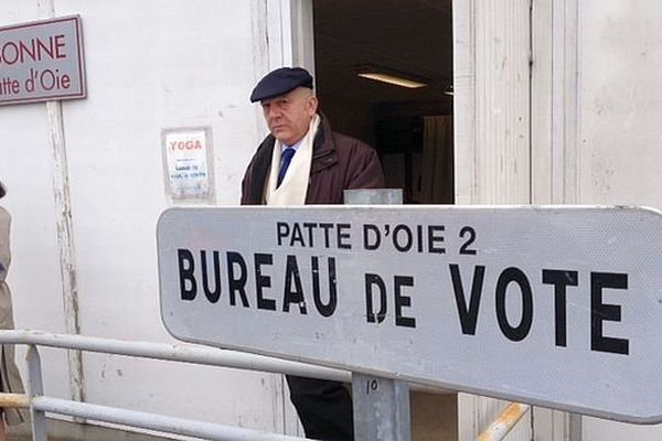 Carcassonne - un bureau de vote - 23 mars 2014.