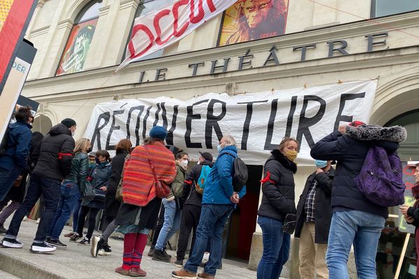 Le Théâtre de Laval occupé par les intermittents du spectacle, photo prise le 17 mars 2021