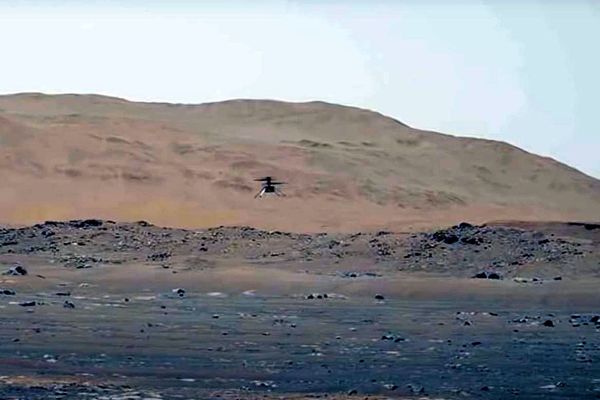 Le 1er Mai 2021, l’instrument franco-américain du rover Perseverance de la NASA, SuperCam, a enregistré pour la première fois sur Mars les sons de l’hélicoptère Ingenuity lors de son 4ème vol au-dessus du cratère Jezero.