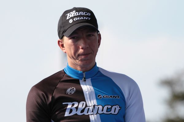 Sep Vanmarcke avait du mal à cacher sa déception sur le podium du Paris-Roubaix.