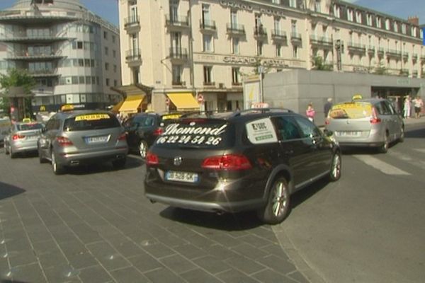 Manifestation des taxis à Tours - 25 juin 2015