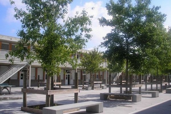 Le collège De Lattre de Tassigny, situé au Perreux-sur-Marne.