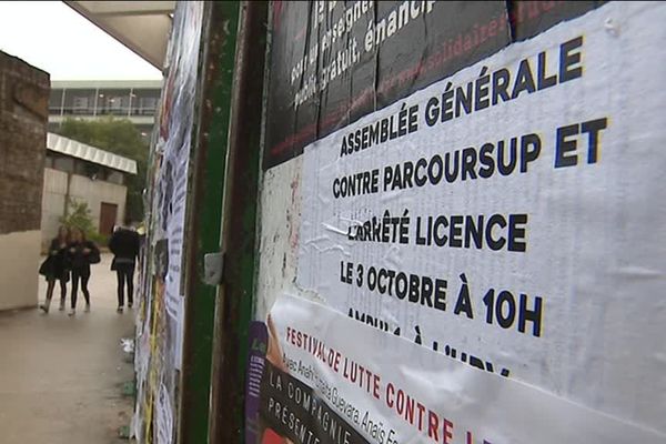 Annonce d'une assemblée générale étudiante à la faculté de Lettres de Montpellier