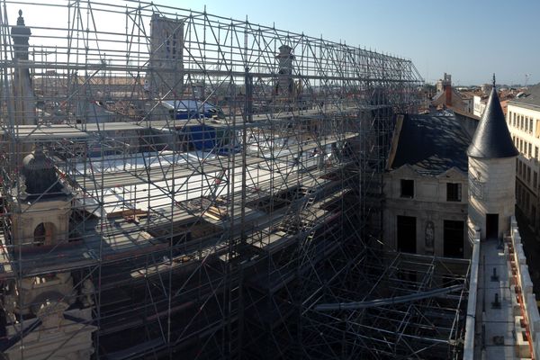 Les travaux en cours à l'hôtel de ville de La Rochelle.