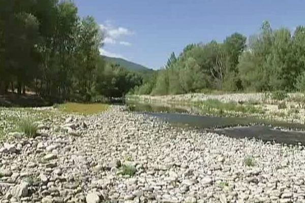 La faible pluviométrie entraîne un déficit des nappes phréatiques sur la plaine du Roussillon.