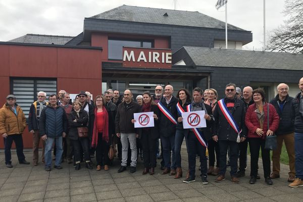 Bien que payant leur abonnement à Orange, ces habitants de la presqu'île guérandaise ne disposent pas d'un réseau satisfaisant.