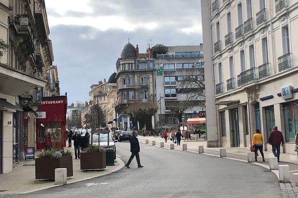 L'avenue Alsace-Lorraine de Bourg-en-Bresse où s'est déroulée l'agression.