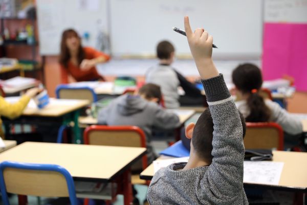 A l'école primaire Hay à Reichstett, à proximité de Strasbourg, les enfants d'une classe de CP sont sans institutrice depuis trois semaines