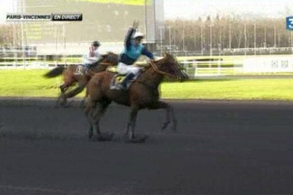 Eric Raffin a remporté ce dimanche à Vincennes le prix Le Cornulier avec Roxane Griff 